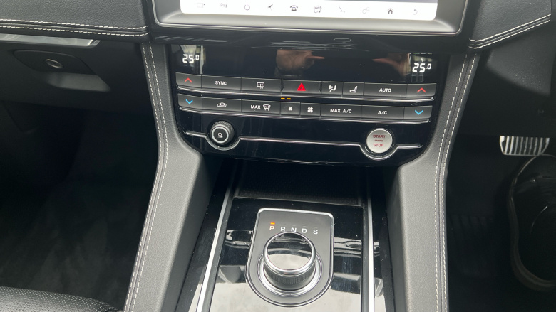 Jaguar F-Pace 2.0d R-Sport 5dr Auto AWD Diesel Estate